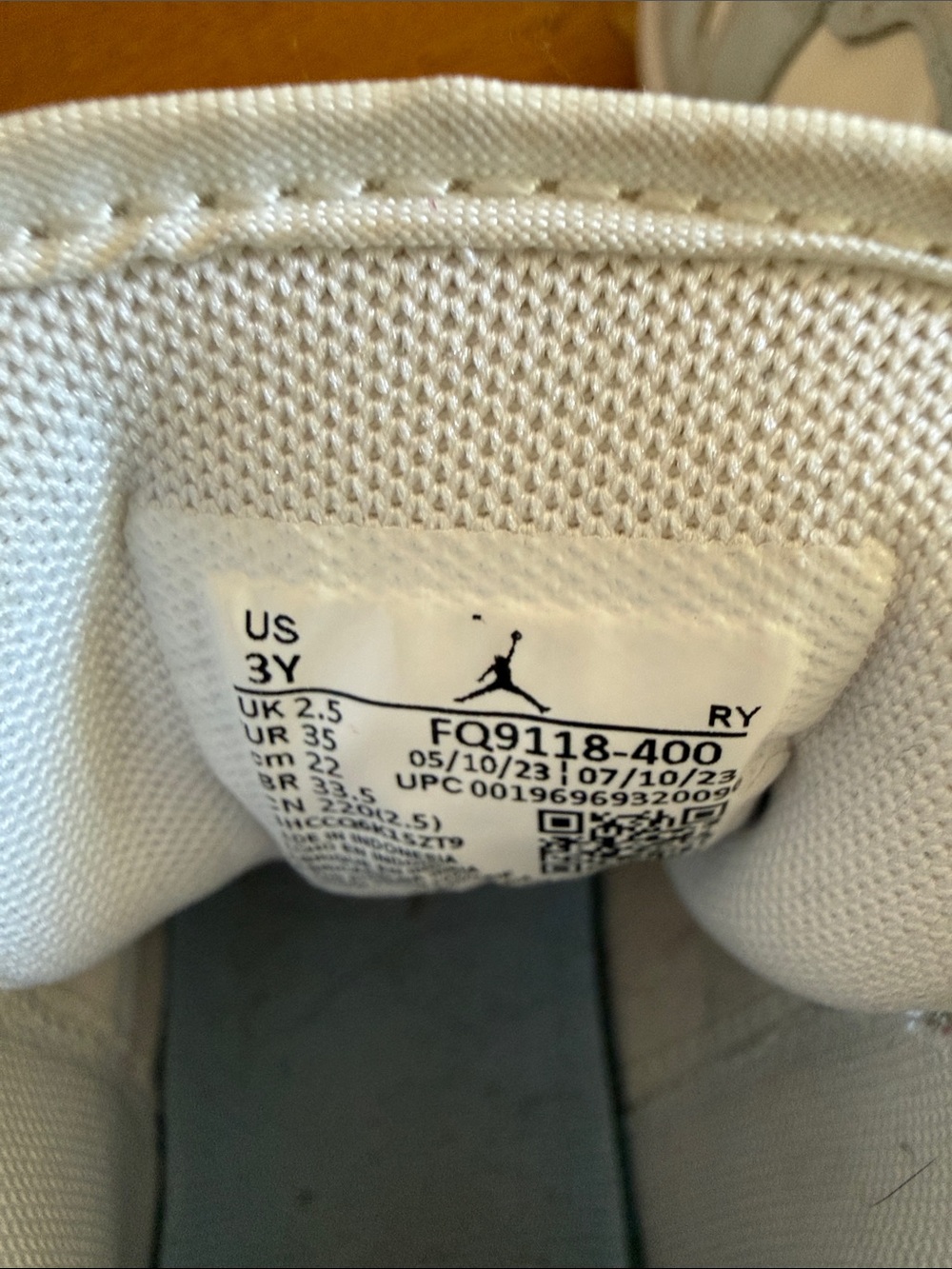 Nike Air Jordan 1 Mid - White & Light Blue with Glitter Swoosh…3Y…VGUC - Picture 2 of 4